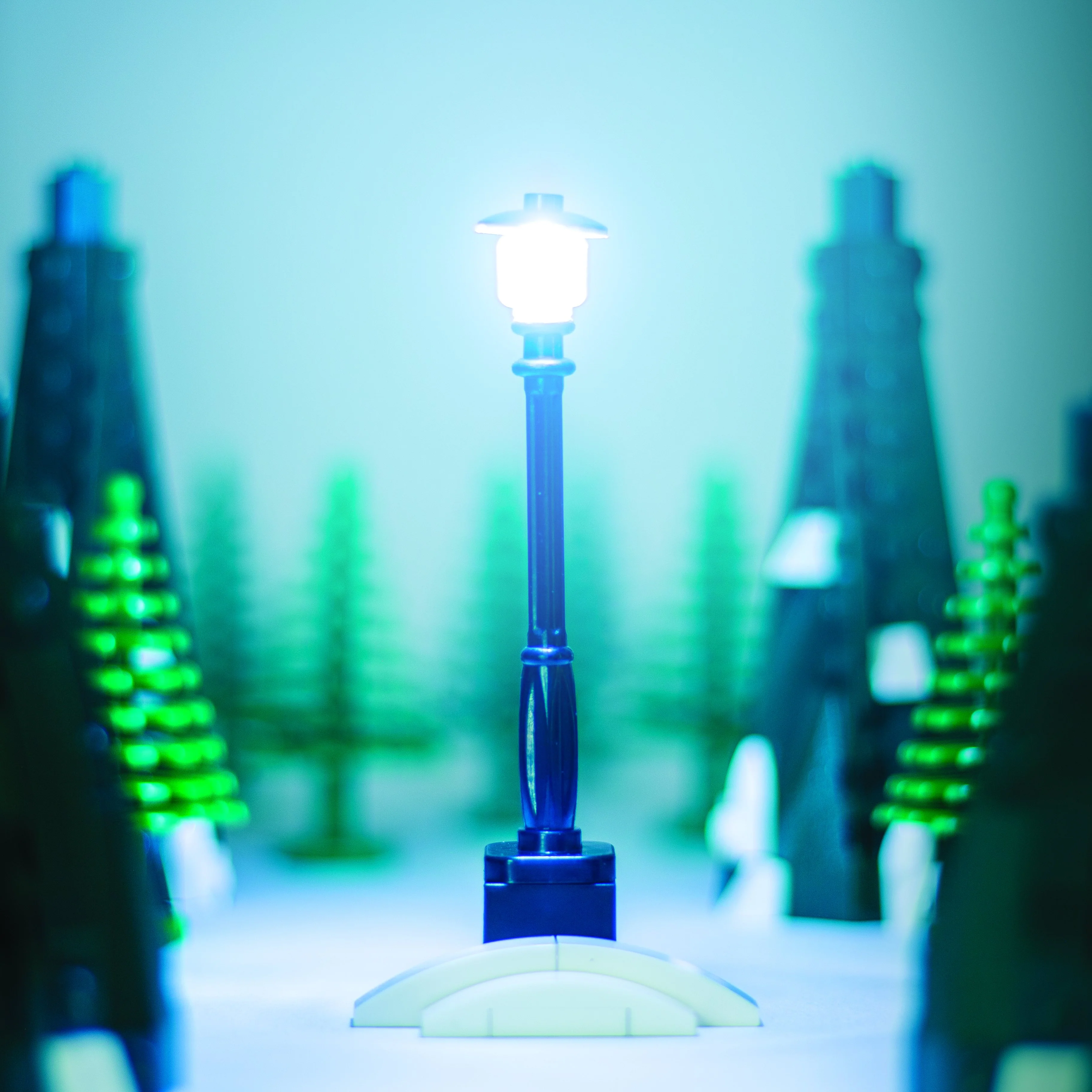 Black Light-Up Lamp Post (White / Cold Light) - Battery Brick Powered - Image 2